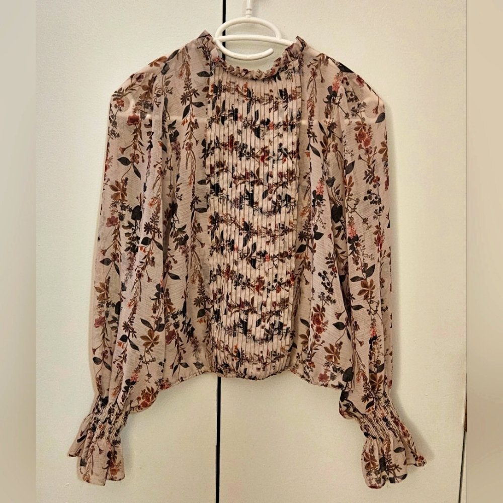 ZARA - Beautiful chiffon blouse